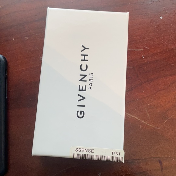 Givenchy iPhone X Case!!! 100% authentic - Picture 3 of 11
